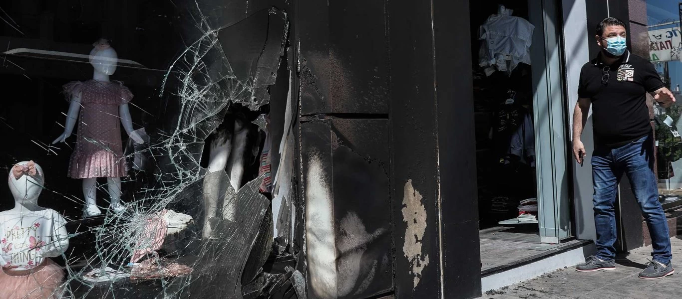 Ο Ν.Χαρδαλιάς δημοσίευσε βίντεο από την εμπρηστική επίθεση στα καταστήματα της συζύγου του